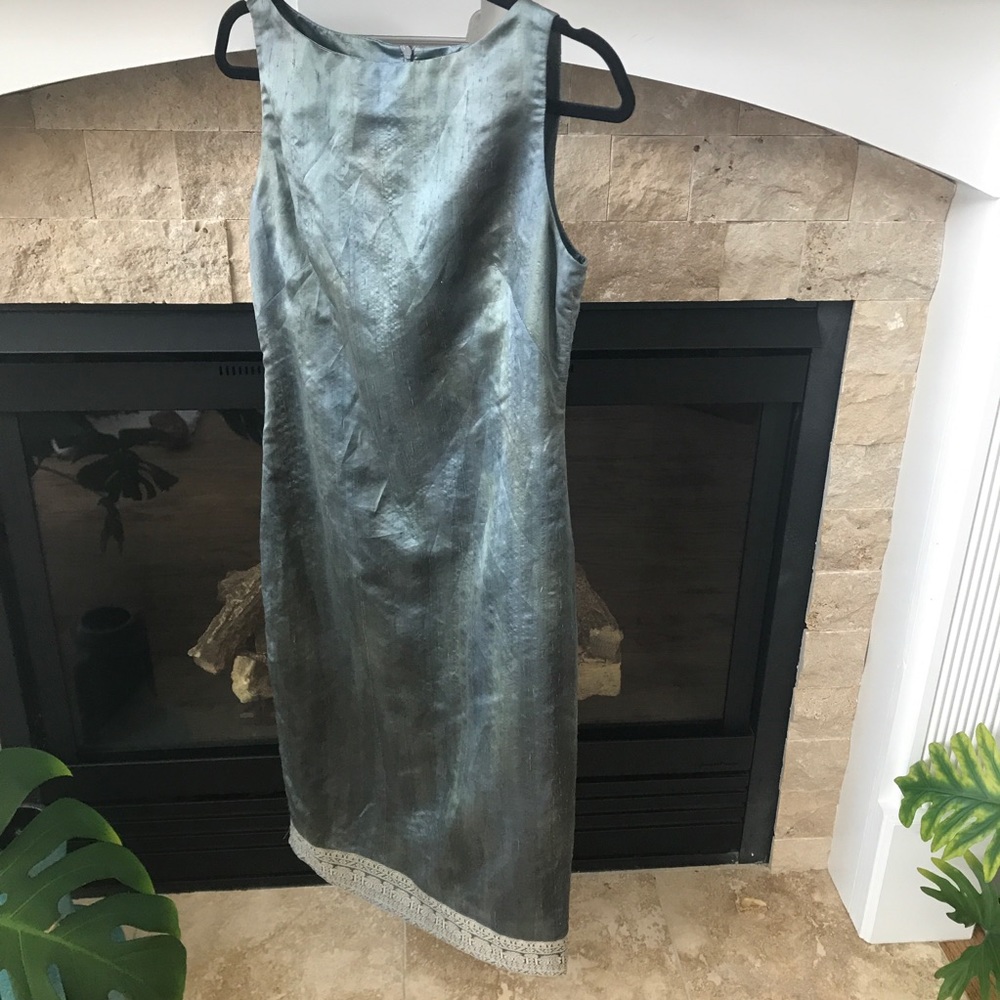 Silk dress 👗 Gorgeous stitching at the bottom
